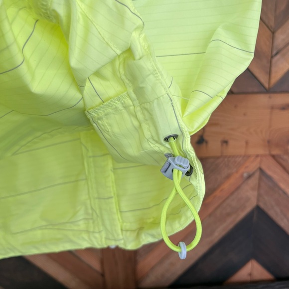 Athleta Spritz Run Jacket  Size XS Neon Yellow Zip Reflective - Picture 6 of 8